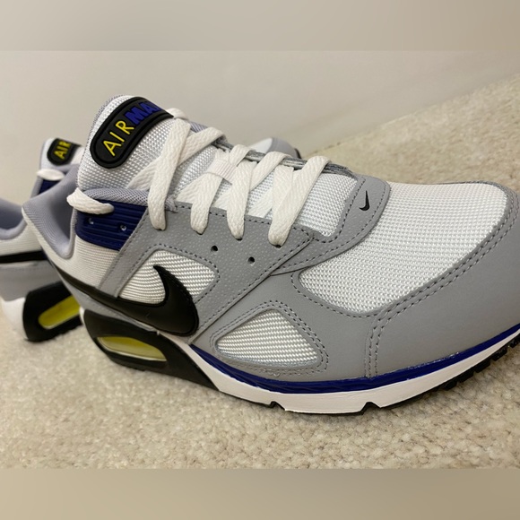 Nike Air Max IVO Shoes (White Black Grey Navy Trainer) Men’s 8/Women’s 8.5 NEW - Picture 9 of 16